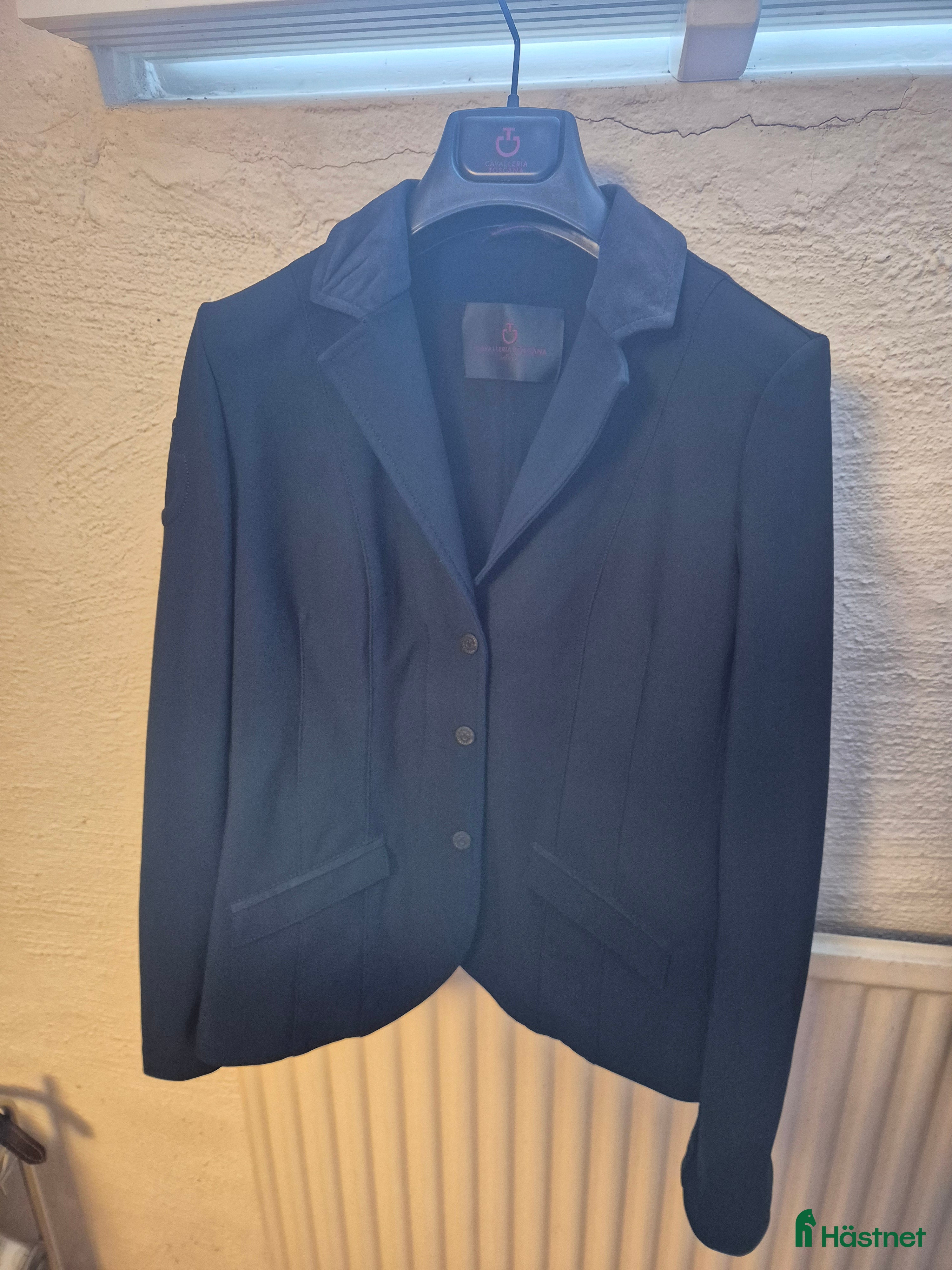 Jackor & Kavajer ryttarutrustning till salu: CT & Equiline kavaj! Fint skick.  i Kristianstad - Annons 5