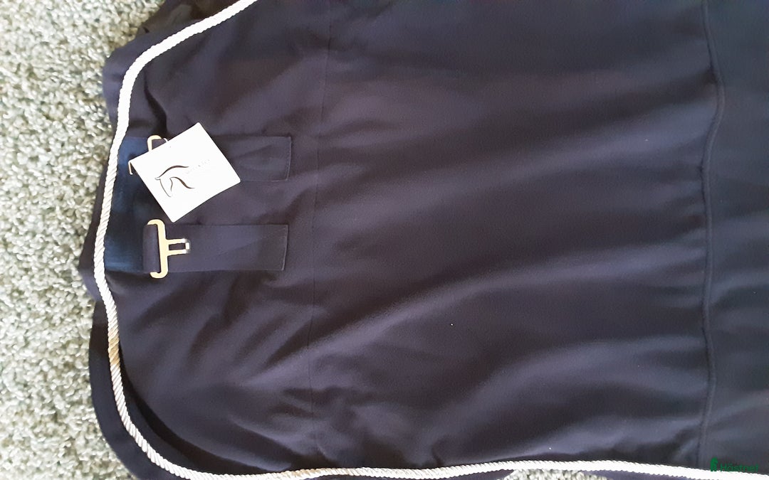 Täcken hästutrustning till salu: Nytt svett täcke i Bjuv - Annons 4