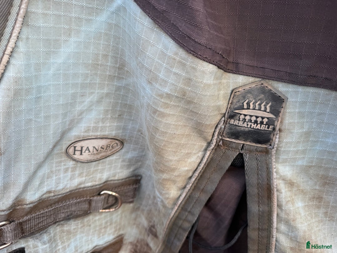 Täcken hästutrustning till salu: Sadelkammar rensning / hästtäcken stl 145 i Linköping - Annons 7