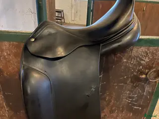 Sadlar hästutrustning Amerigo Classic Dressyr i Svedala - Annons 1