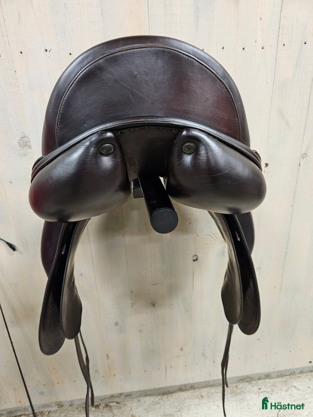 Sadlar hästutrustning till salu: Mörkbrun underbar sadel i Kåge - Annons 6