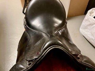 Sadlar hästutrustning till salu: Solstice-Classic Distans Sadel i Drottningholm - Annons 1