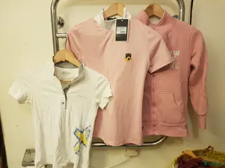 Övrigt Ridkläder ryttarutrustning till salu: Tävlingstoppar/ridtröja xs/s - Annons 4