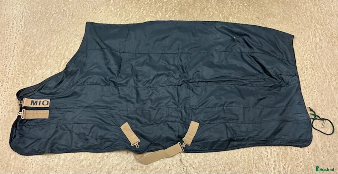 Täcken hästutrustning till salu: Horseware Stalltäcken strl 125, 130 - Annons 5