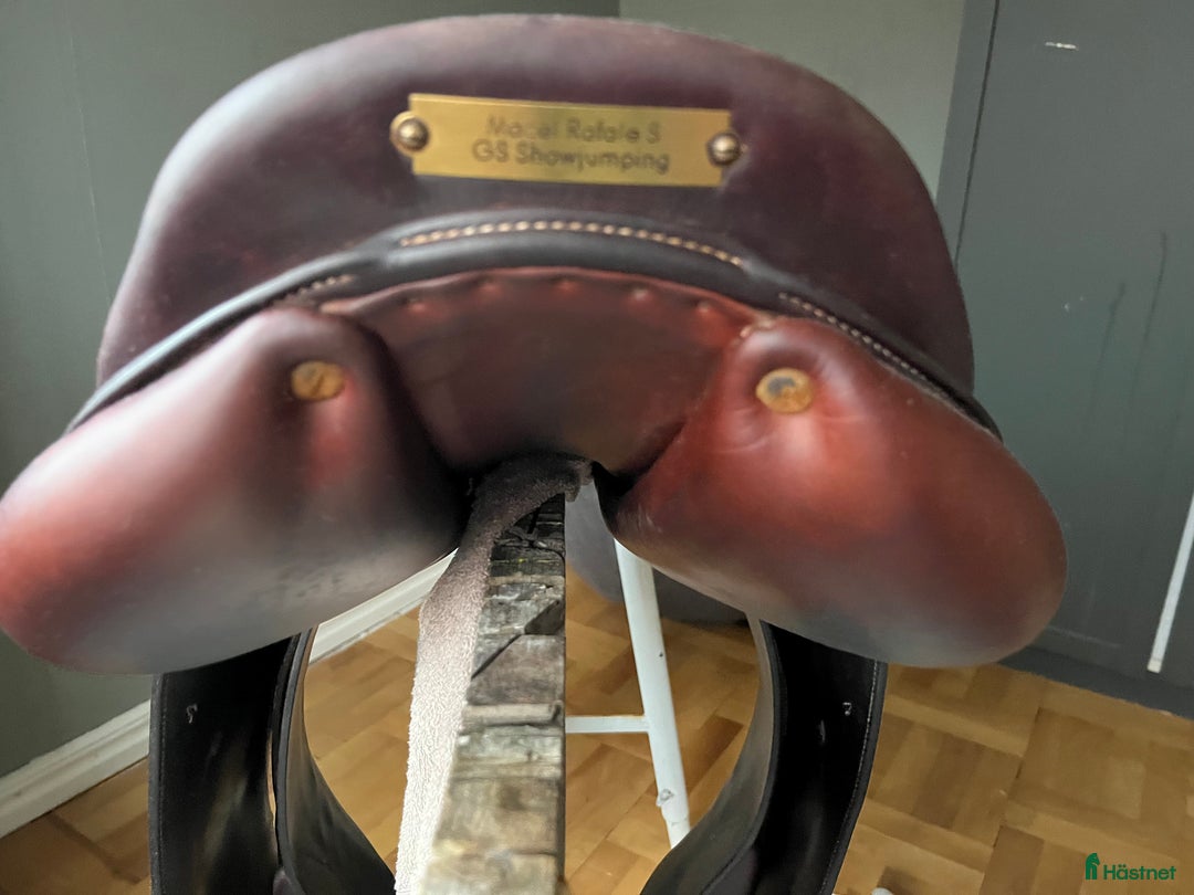 Sadlar hästutrustning till salu: Exclusive hoppsadel I premium klass i Kinnahult - Annons 3