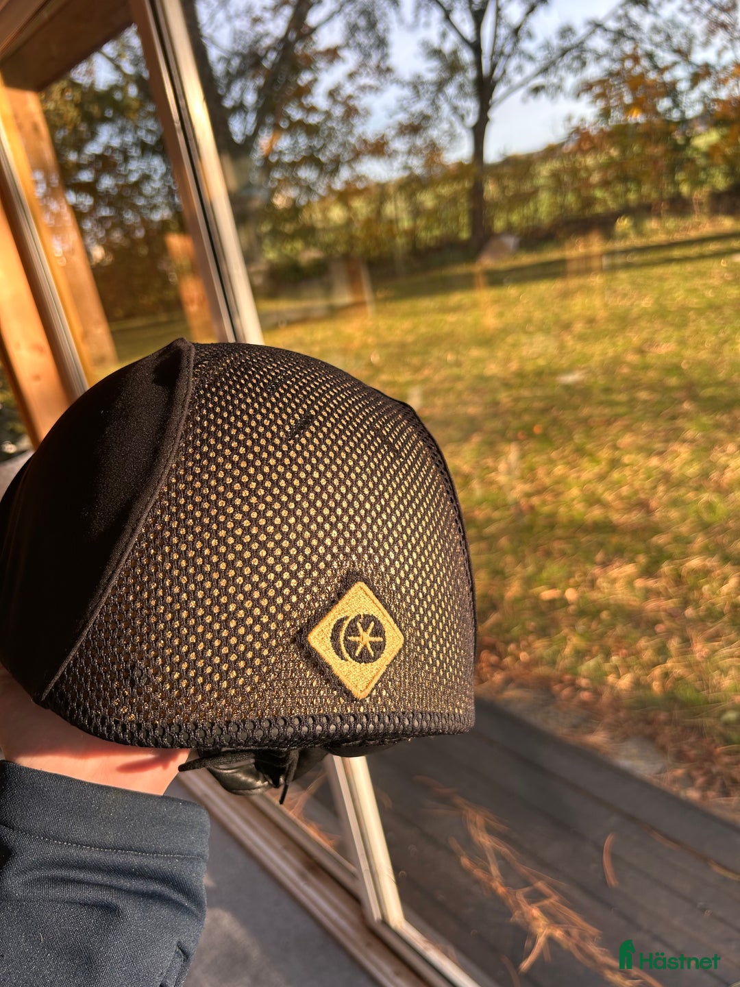 Hjälmar ryttarutrustning till salu: Charles Owen terränghjälm i Åstorp - Annons 3