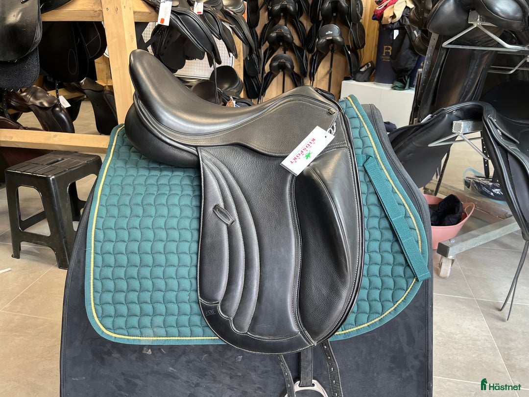 Sadlar hästutrustning till salu: PDS Valegro Carl Hester i Göteborg - Annons 1