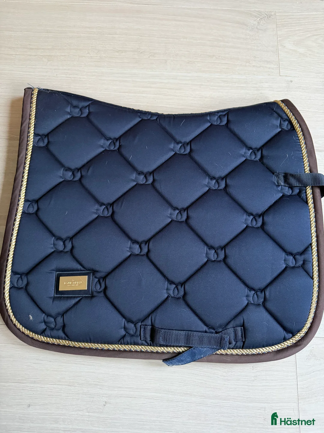 Schabrak & Vojlockar hästutrustning till salu: Blått equestrian Stockholm schabrak i Spånga - Annons 1