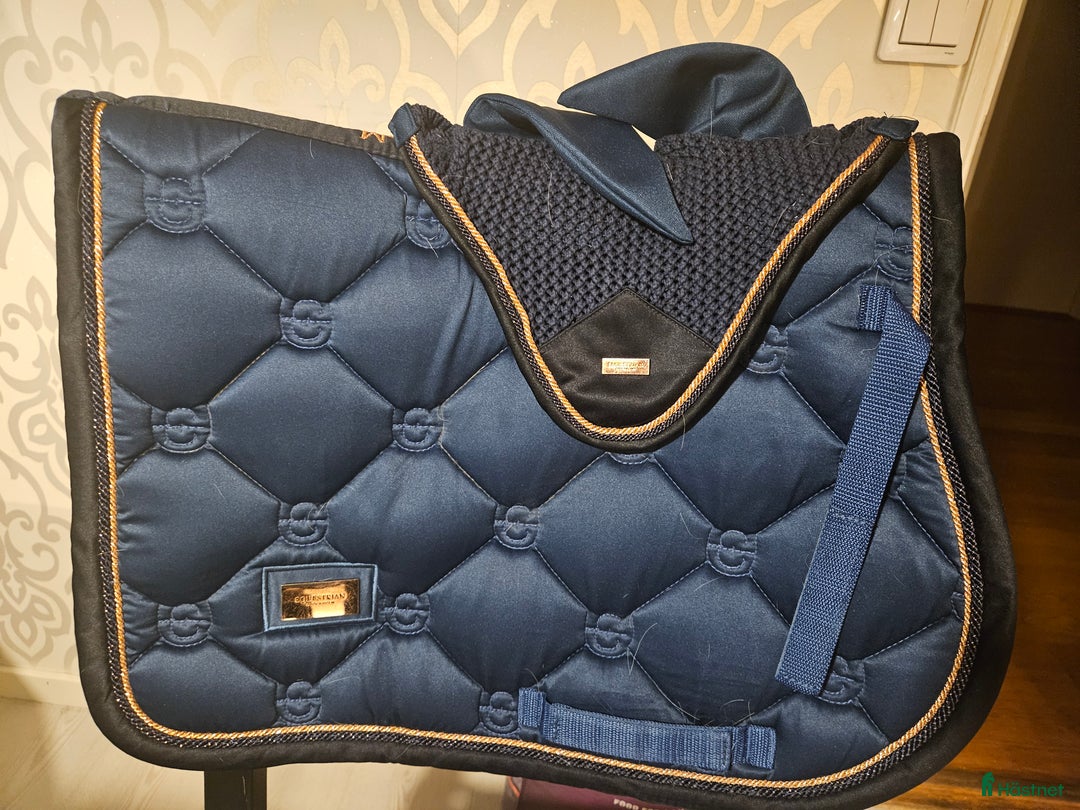 Schabrak & Vojlockar hästutrustning till salu: Schabrak och huva ES i Nybro - Annons 1