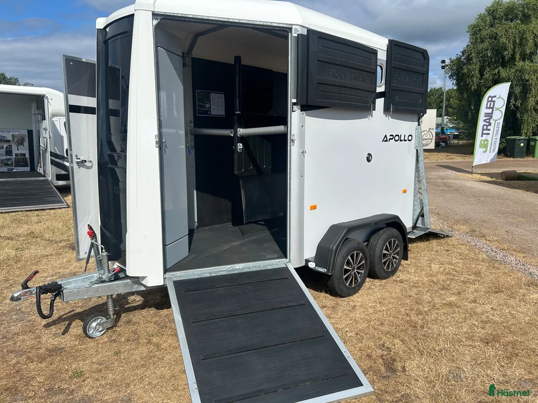 Hästtransporter  fordon & transport till salu: Nya Equi-trek med fronturlastning - Annons 1