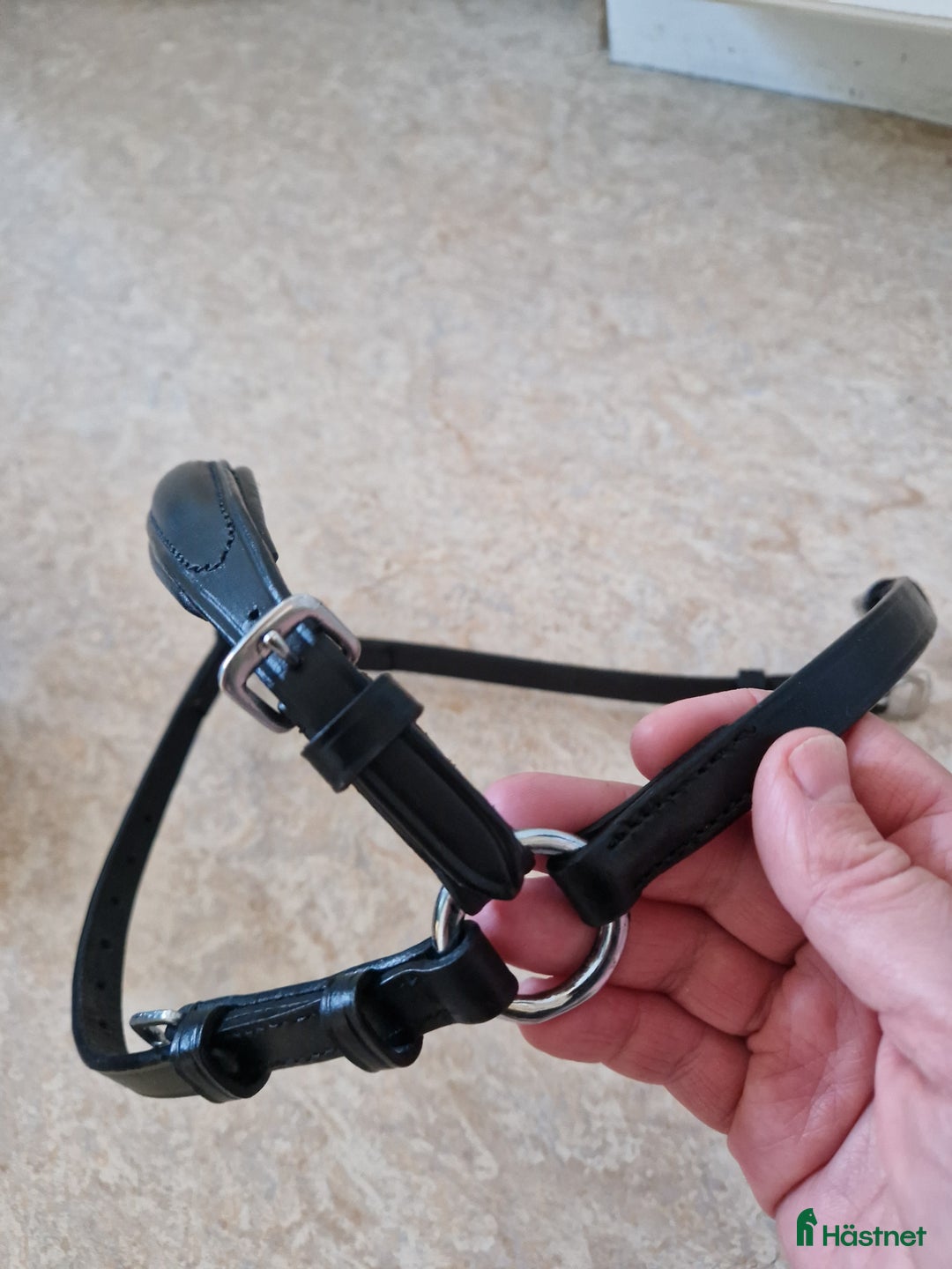 Träns hästutrustning till salu: Nytt, remontnosgrimma + sidostycken i Mantorp - Annons 3