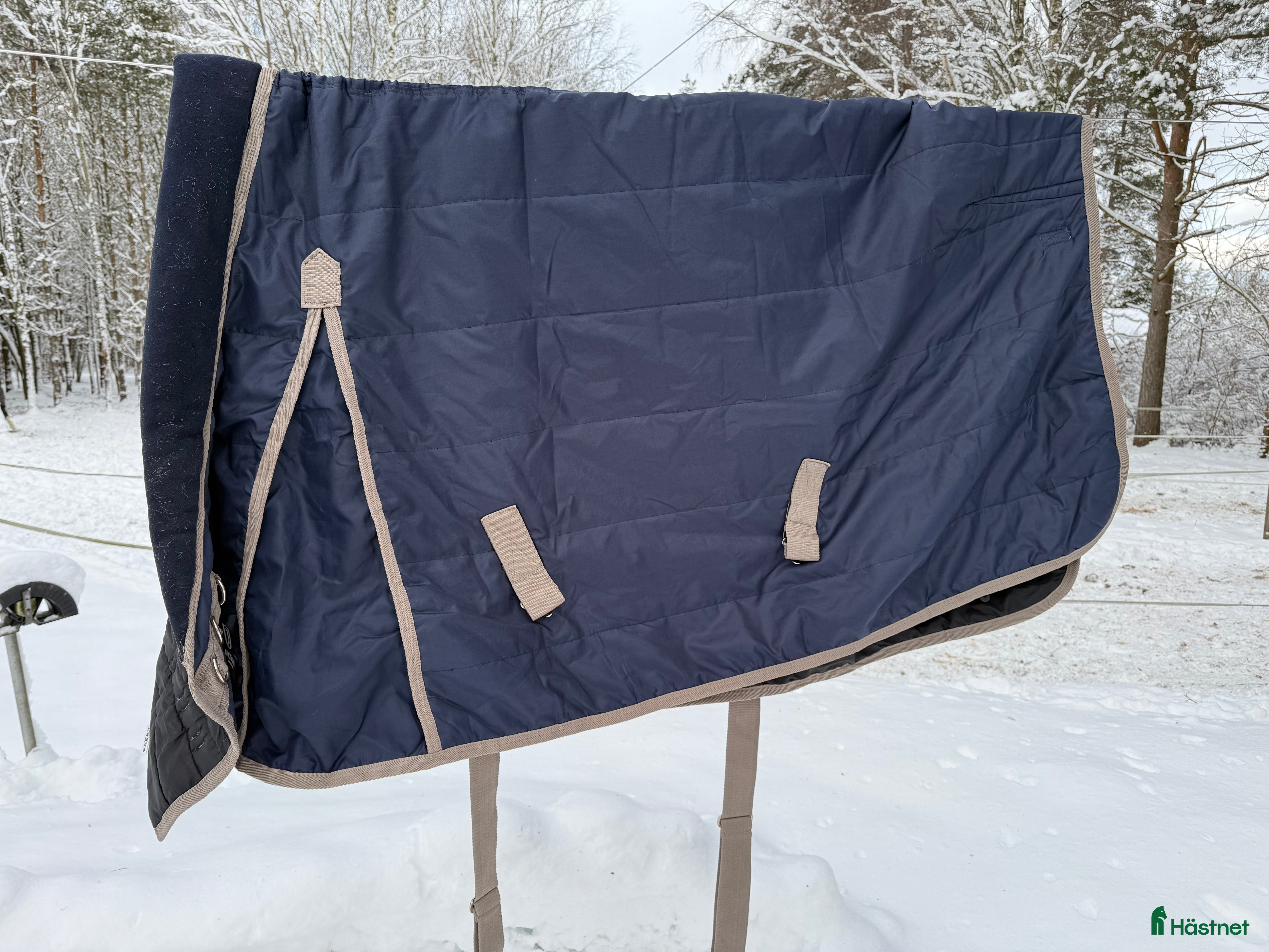 Täcken hästutrustning Stalltäcke 100 gram 135 cm i Visby - Annons 15