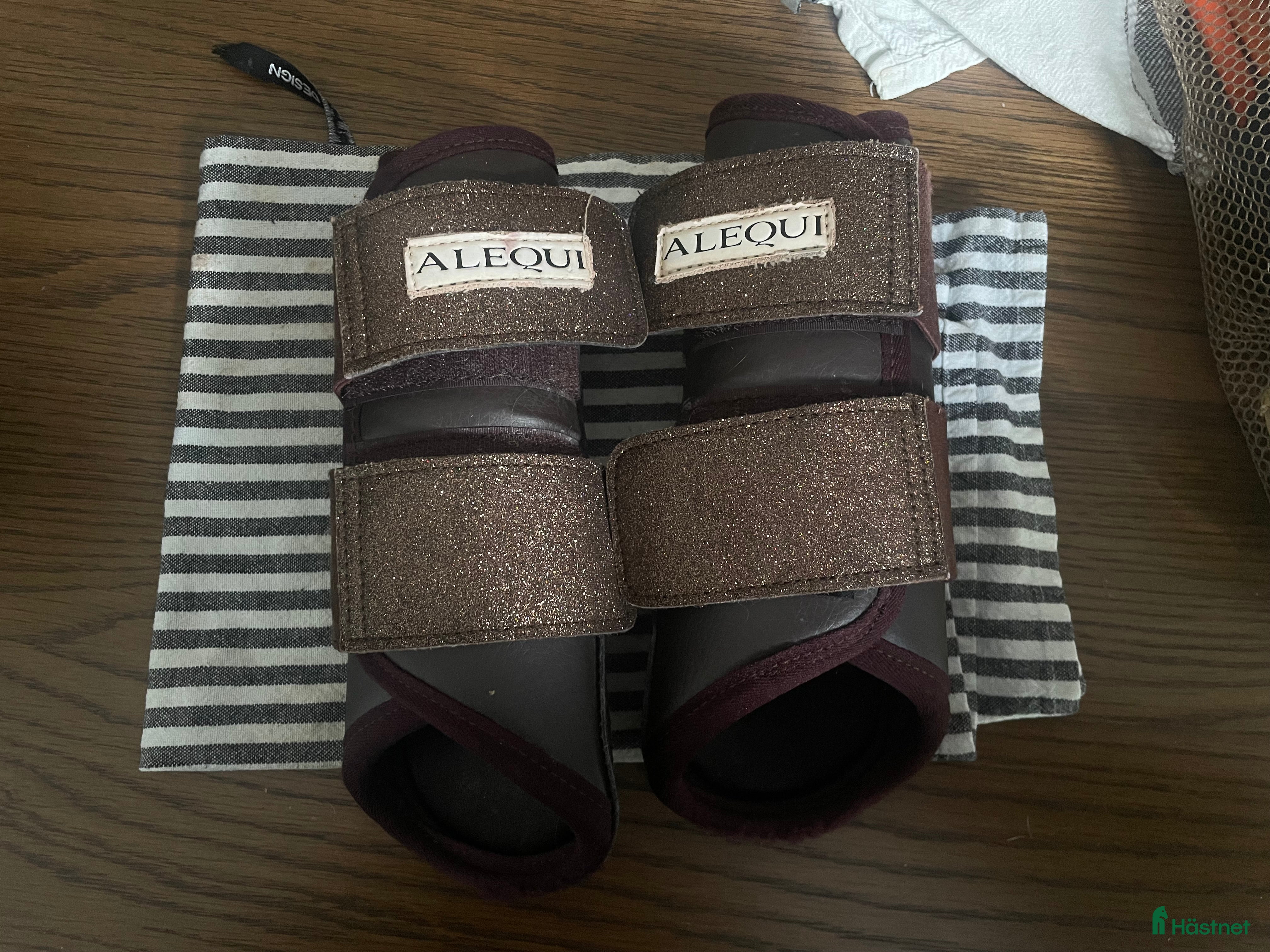 Benskydd hästutrustning till salu: Alequi dressyrskydd  i Stockholm - Annons 9