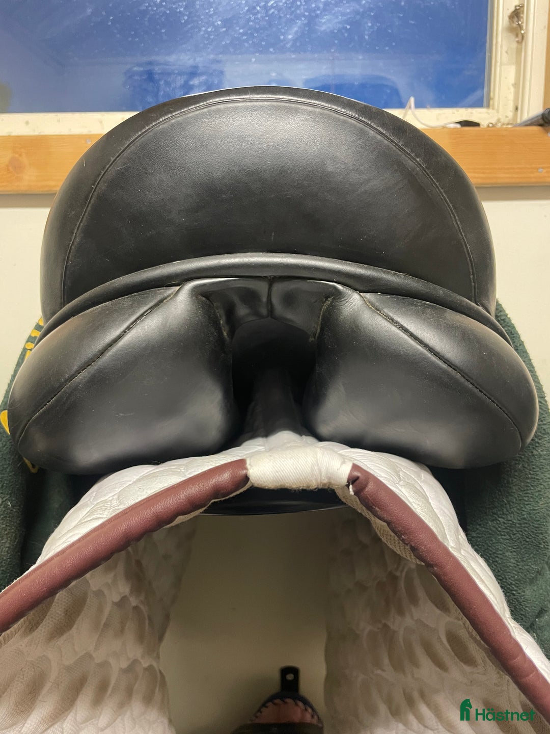 Sadlar hästutrustning till salu: Crown Saddlery Dressyrsadel Walsall i Häggenås - Annons 2