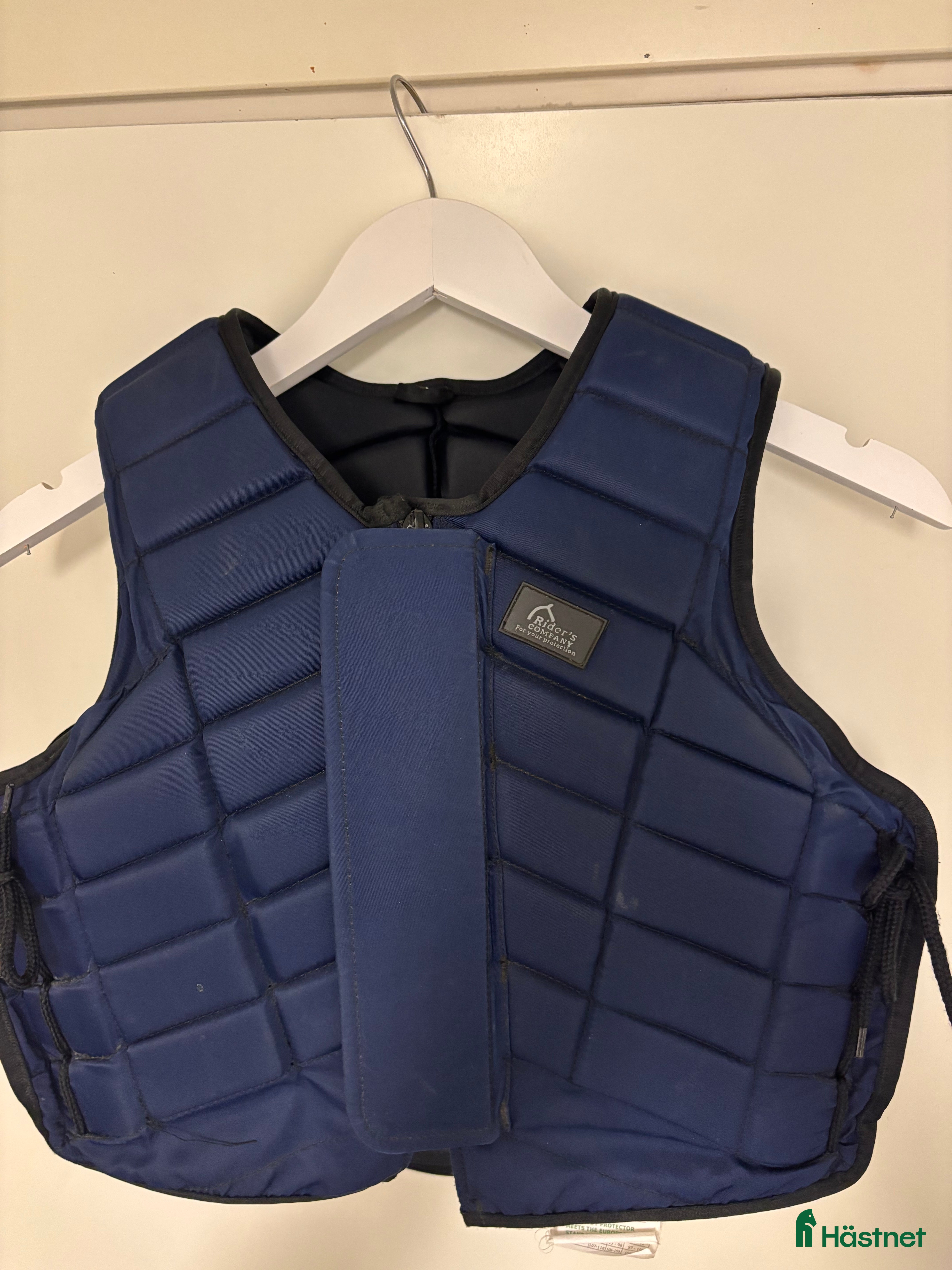 Säkerhetsvästar ryttarutrustning till salu: Riders company säkerhetsväst strl 12 i Färjestaden - Annons 8