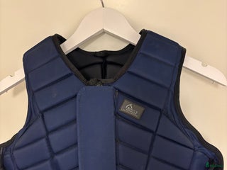 Säkerhetsvästar ryttarutrustning till salu: Riders company säkerhetsväst strl 12 i Färjestaden - Annons 8