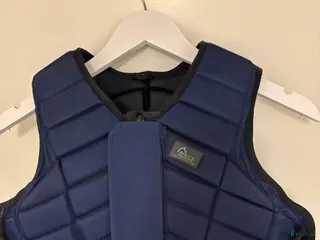 Säkerhetsvästar ryttarutrustning till salu: Riders company säkerhetsväst strl 12 i Färjestaden - Annons 1