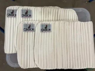 Benskydd hästutrustning Benpaddar från Eskadron och Mias i Täby - Annons 21