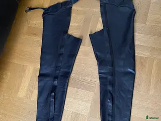 Övrigt Ridkläder ryttarutrustning till salu: Läder Chaps stl S i Uppsala - Annons 1