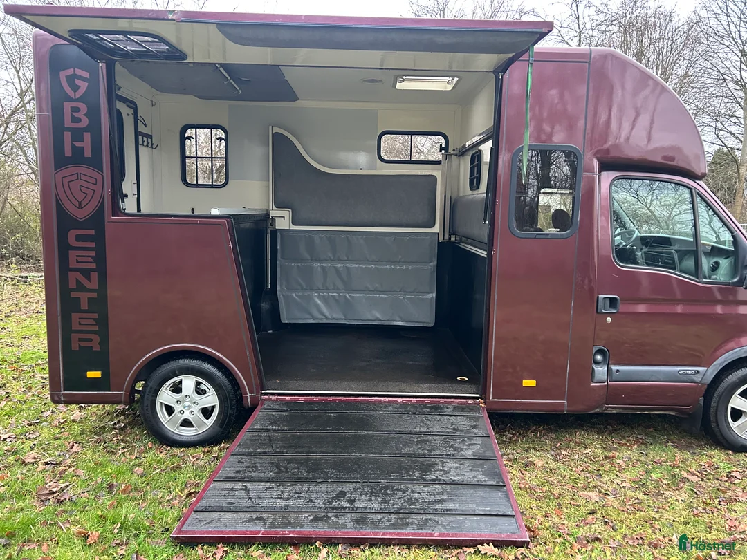 Hästlastbilar  fordon & transport till salu: Paragan 5 sits rejäl och robust  i Teckomatorp - Annons 5