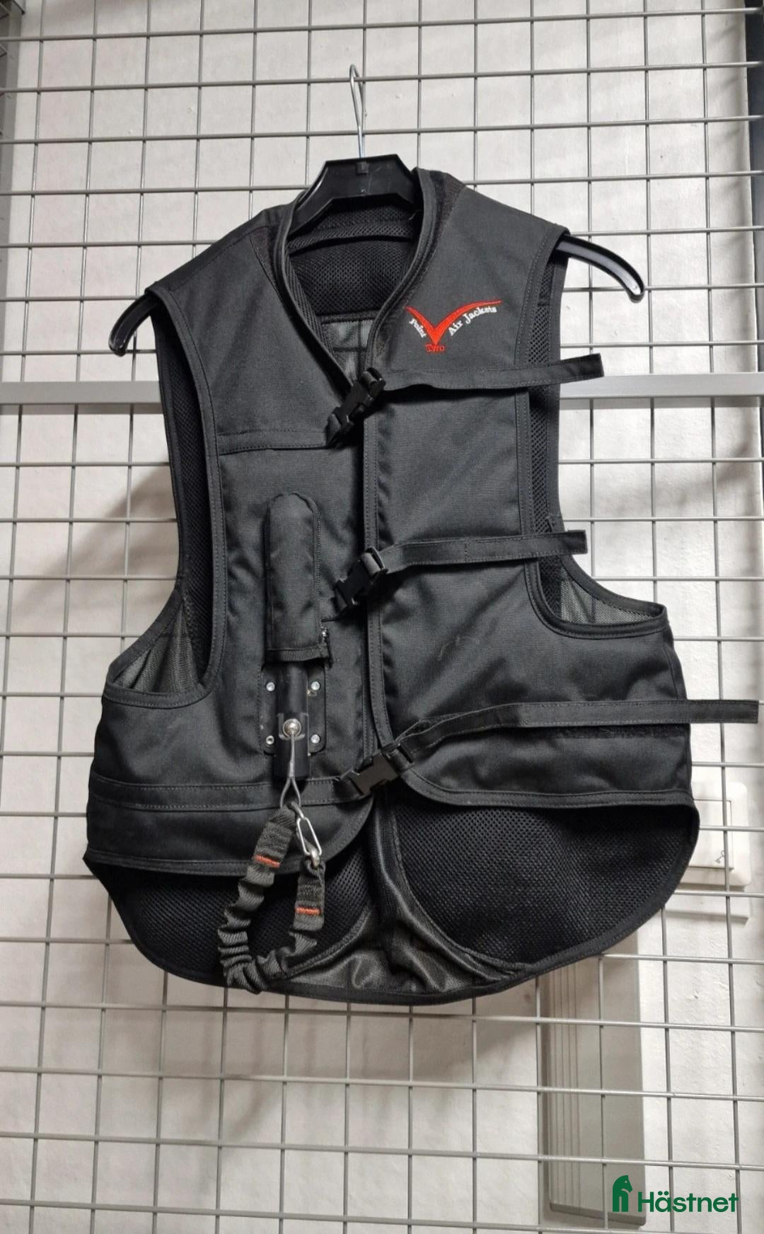 Säkerhetsvästar ryttarutrustning till salu: Point two air jacket  - Annons 1