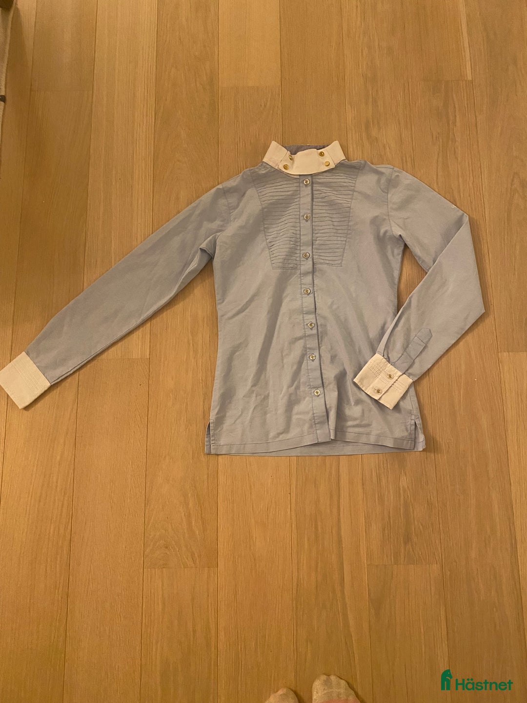 Övrigt Ridkläder ryttarutrustning till salu: Mountain Horse tävlings skjorta säljes i Enebyberg - Annons 1