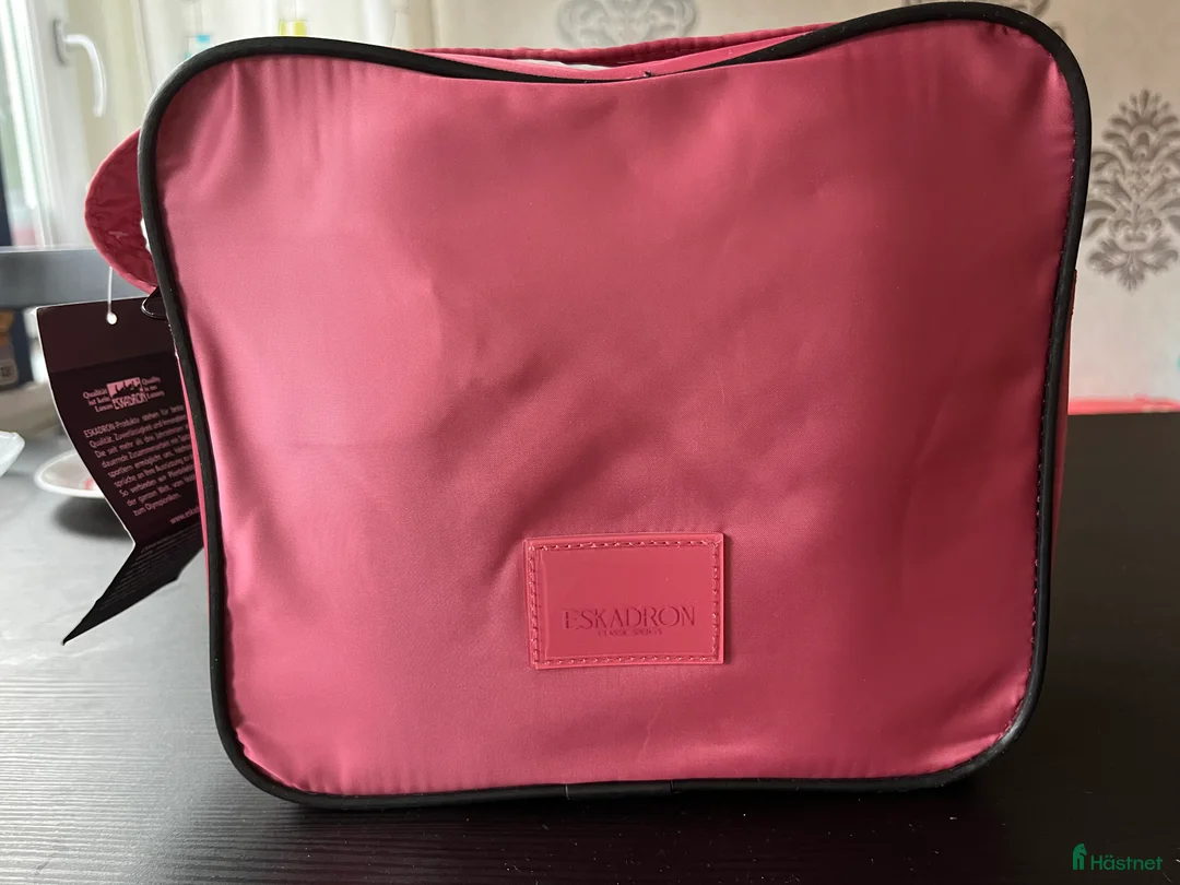 Övrig Hästutrustning hästutrustning till salu: NWT Rosa Benlindor ifrån Eskadron Classic Sport - Annons 1