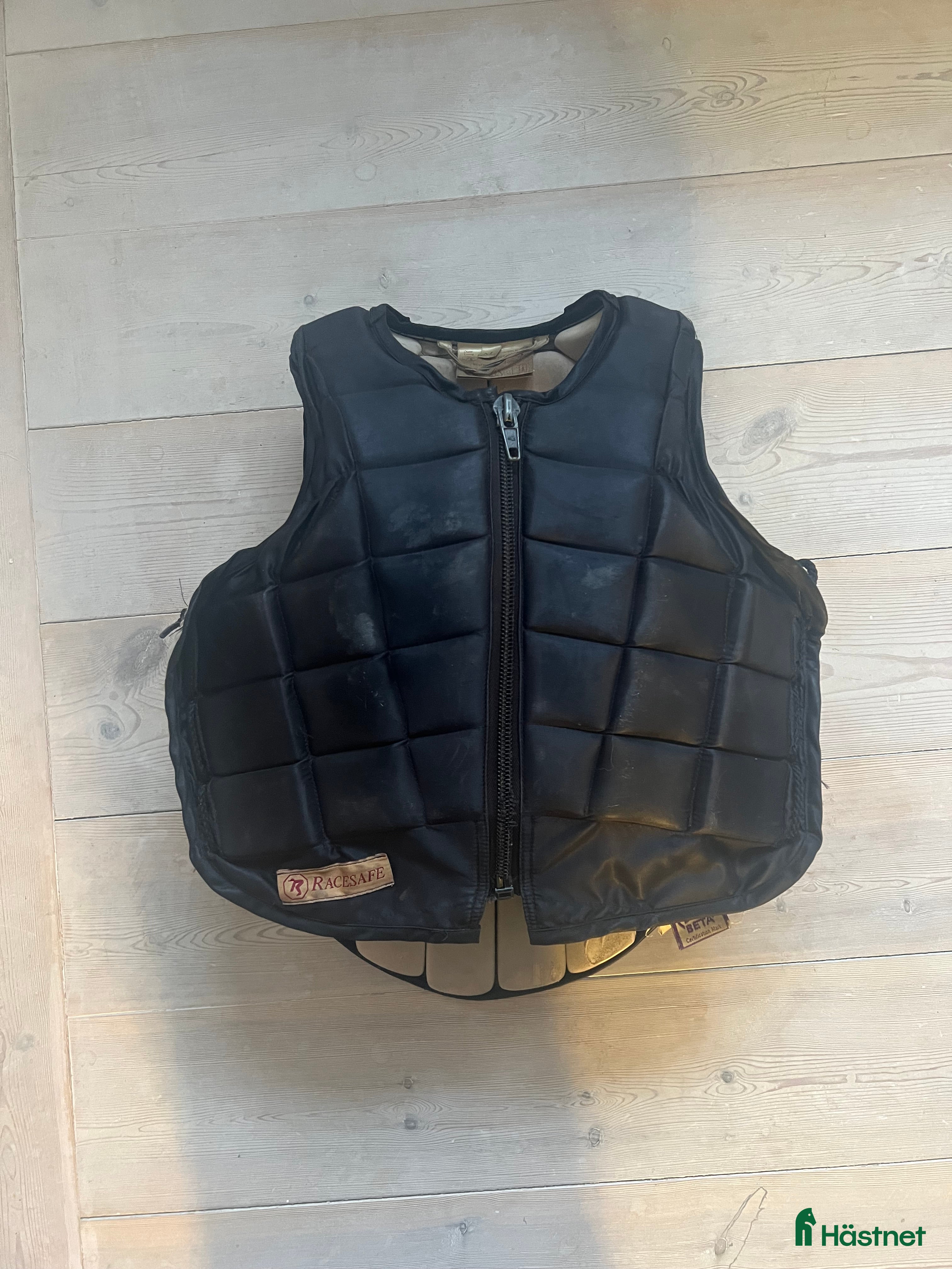 Säkerhetsvästar ryttarutrustning till salu: Racesafe väst Child’s Medium i Viken - Annons 24