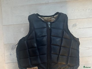 Säkerhetsvästar ryttarutrustning till salu: Racesafe väst Child’s Medium i Viken - Annons 24