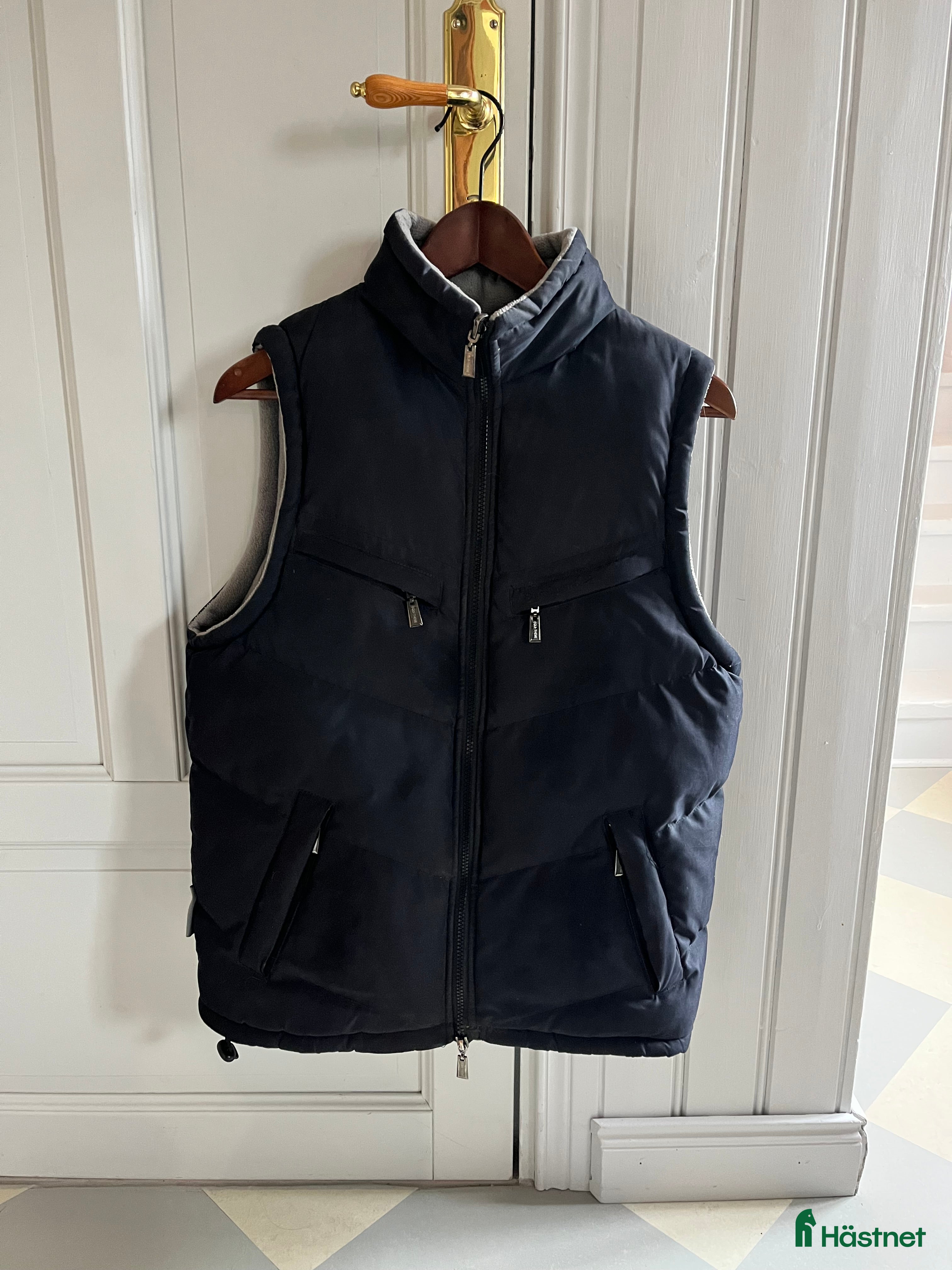 Övrigt Ridkläder ryttarutrustning till salu: Dunväst Equitheme  - Annons 2