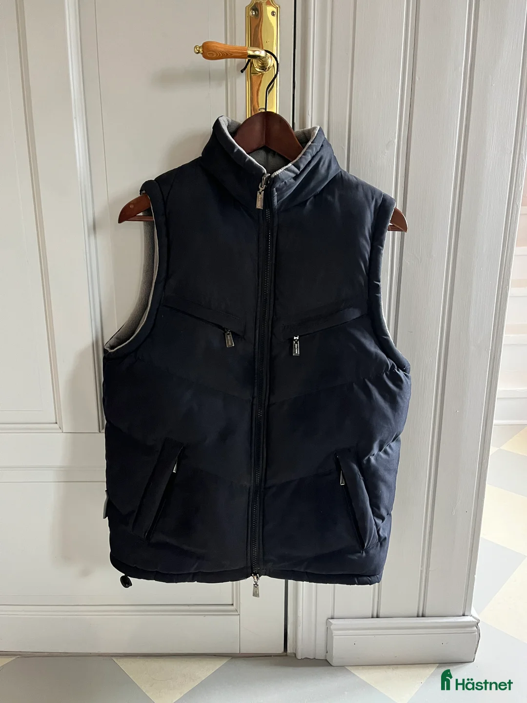 Övrigt Ridkläder ryttarutrustning till salu: Dunväst Equitheme  - Annons 1