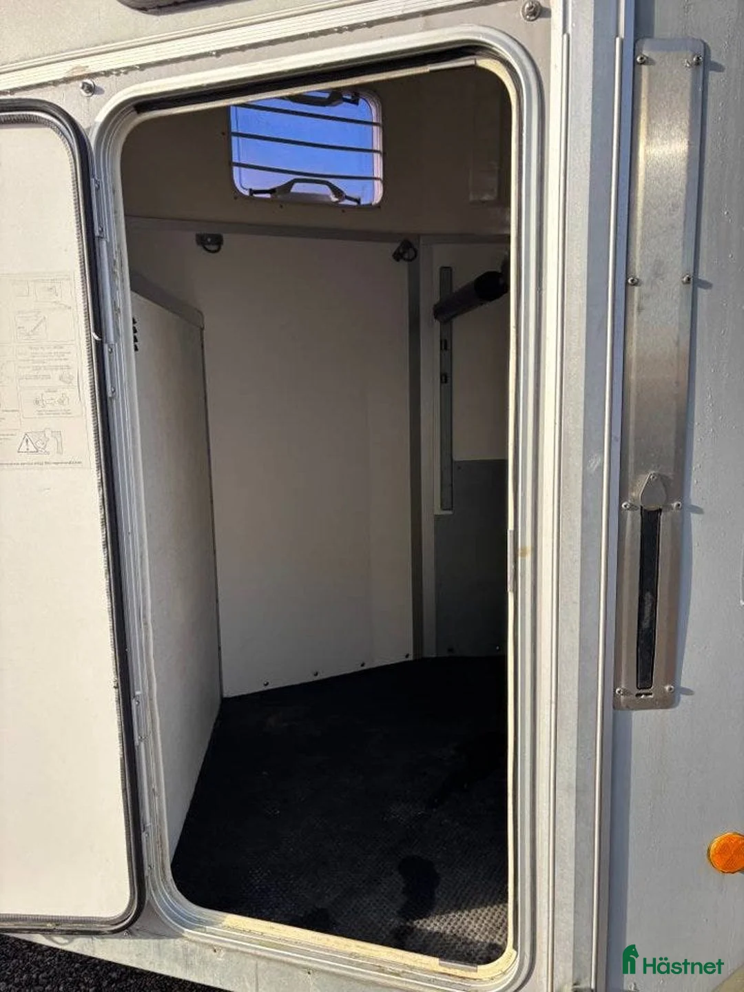 Hästtransporter  fordon & transport till salu: Rymlig med Sadelkammare  - Annons 4