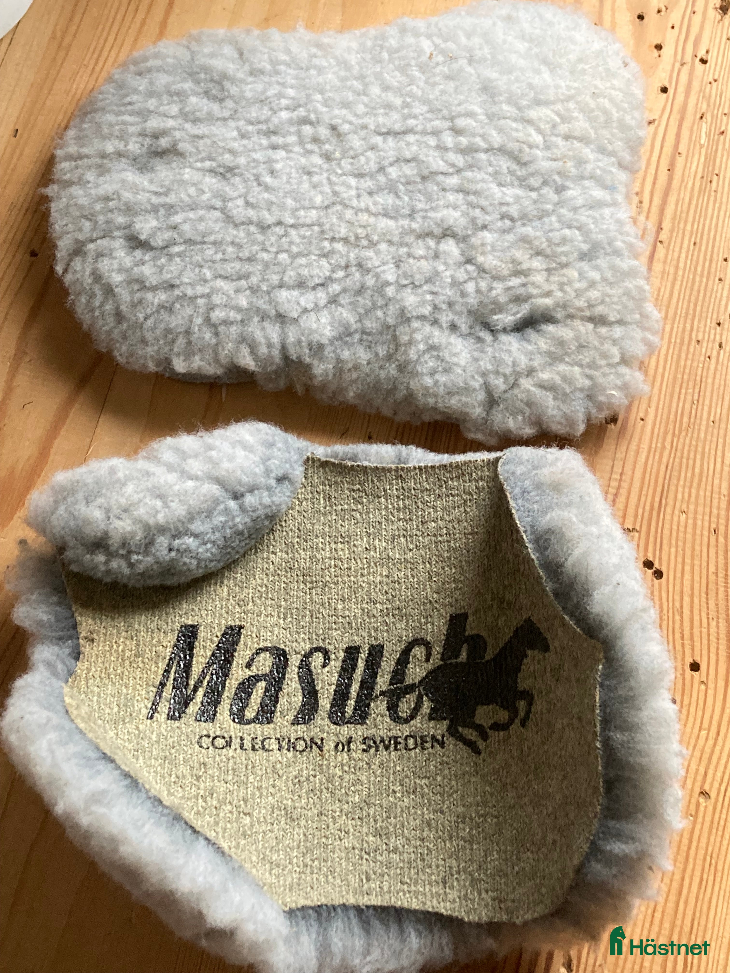 Benskydd hästutrustning till salu: Underlägg i teddy till strykkappor i Fliseryd - Annons 16