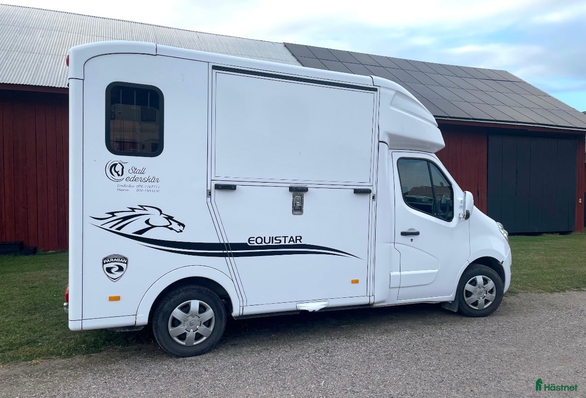 Hästlastbilar  fordon & transport till salu: B kors buss i Odensbacken - Annons 1