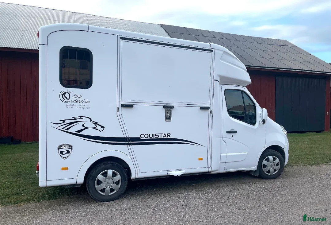 Hästlastbilar  fordon & transport till salu: B kors buss i Odensbacken - Annons 1