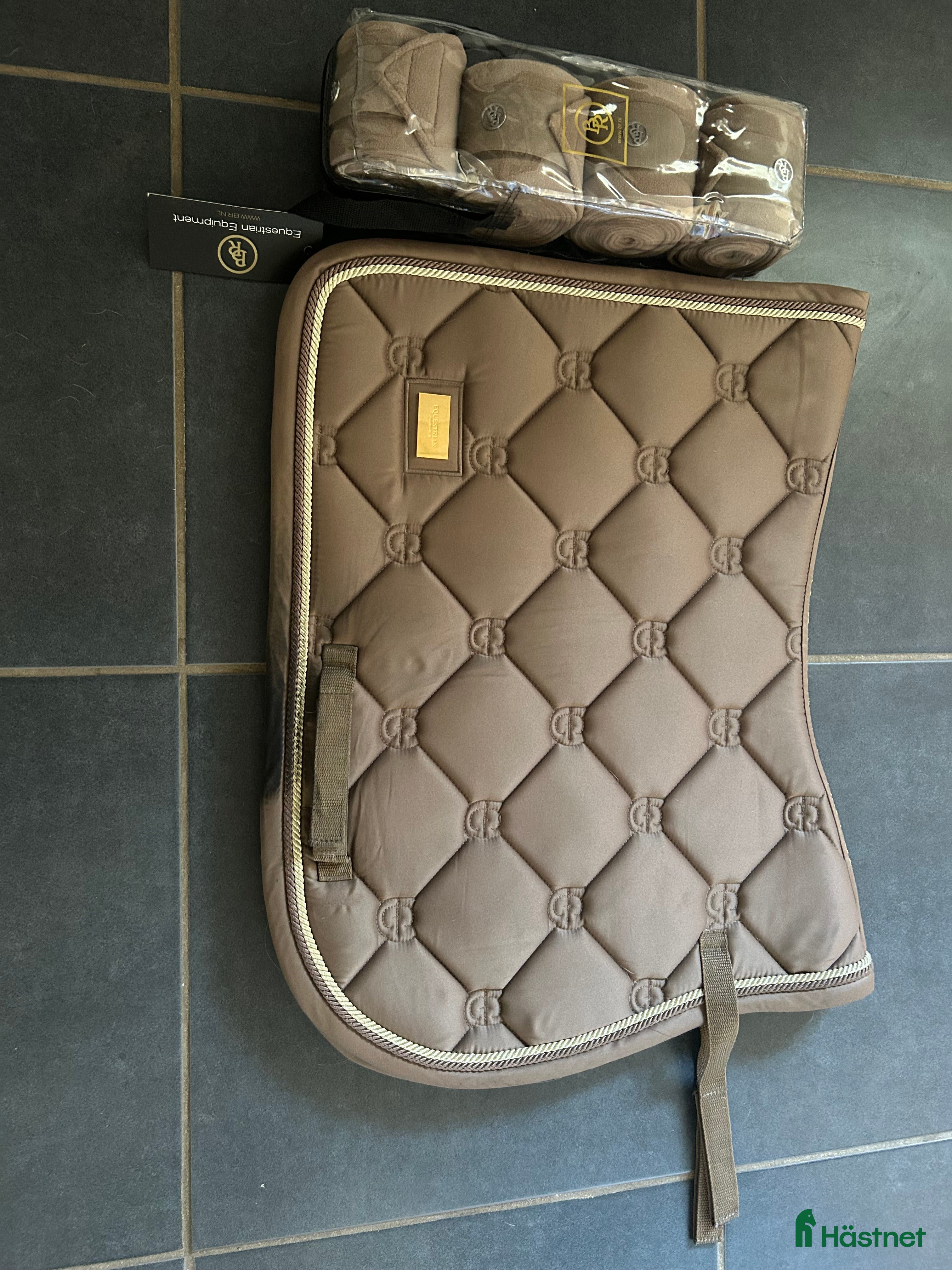 Schabrak & Vojlockar hästutrustning till salu: Equestrian Stockholm schabrak och nya lindor  i Vellinge - Annons 4