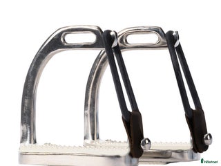 Stigbyglar hästutrustning till salu: Säkerhetsstigbyglar 13 cm/herr köpes i Rö - Annons 3