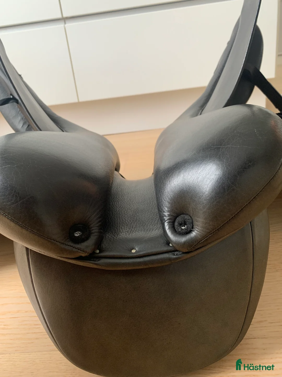 Sadlar hästutrustning till salu: Ikonic dressyr 16,5”. Koppjärn i Veddige - Annons 6