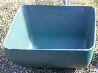 Stallinredning, stängsel & gård övrig utrustning till salu: Krubba , granngården i Vendelsö - Annons 1