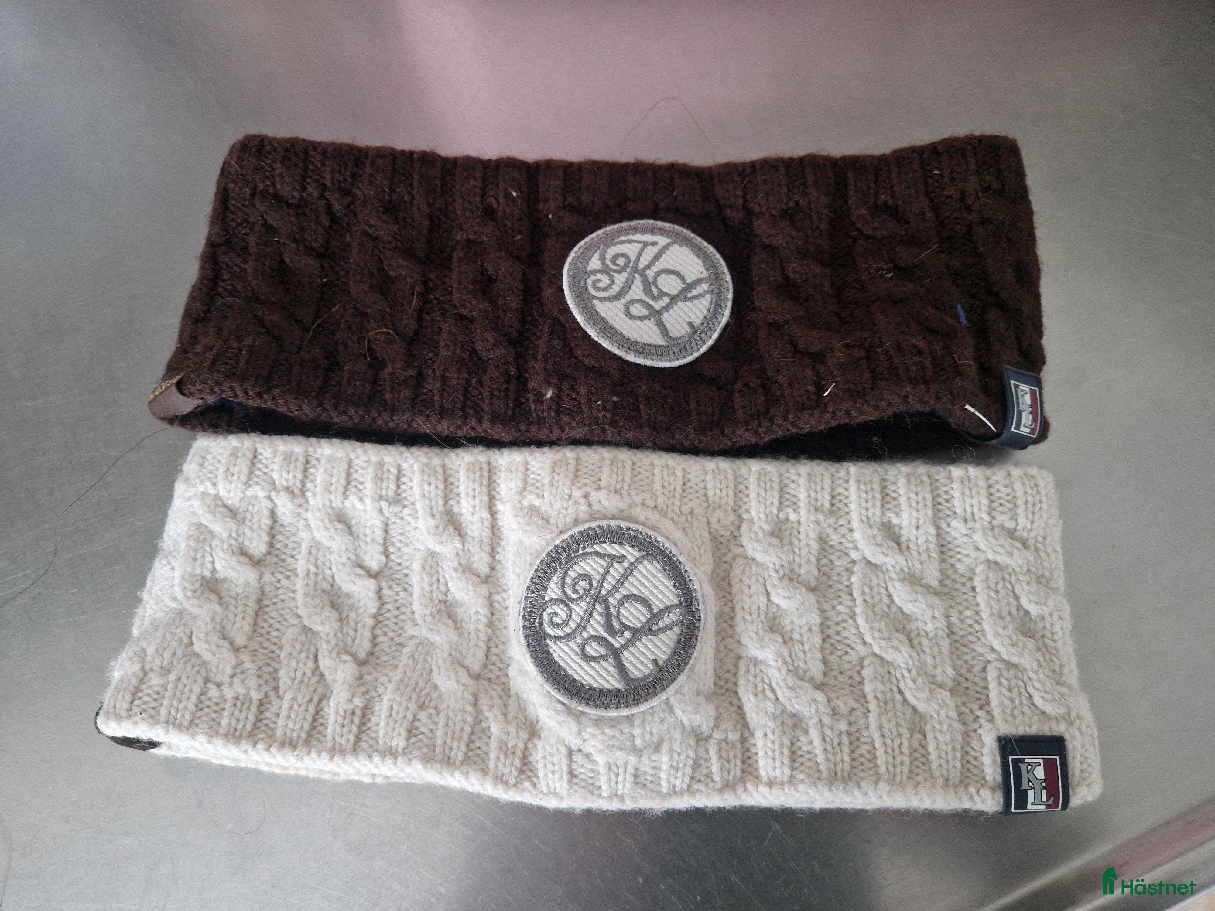 Övrigt Ridkläder ryttarutrustning till salu: Två pannband från Kingsland i Mantorp - Annons 1