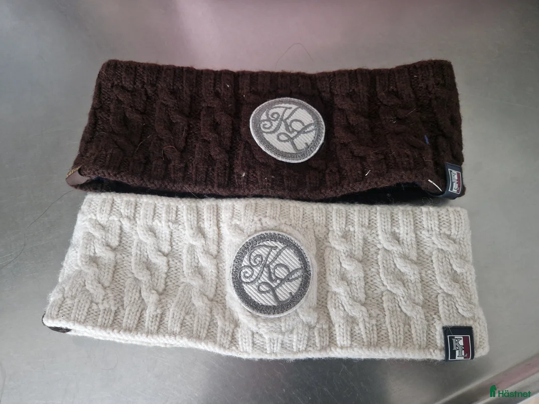 Övrigt Ridkläder ryttarutrustning till salu: Två pannband från Kingsland i Mantorp - Annons 1