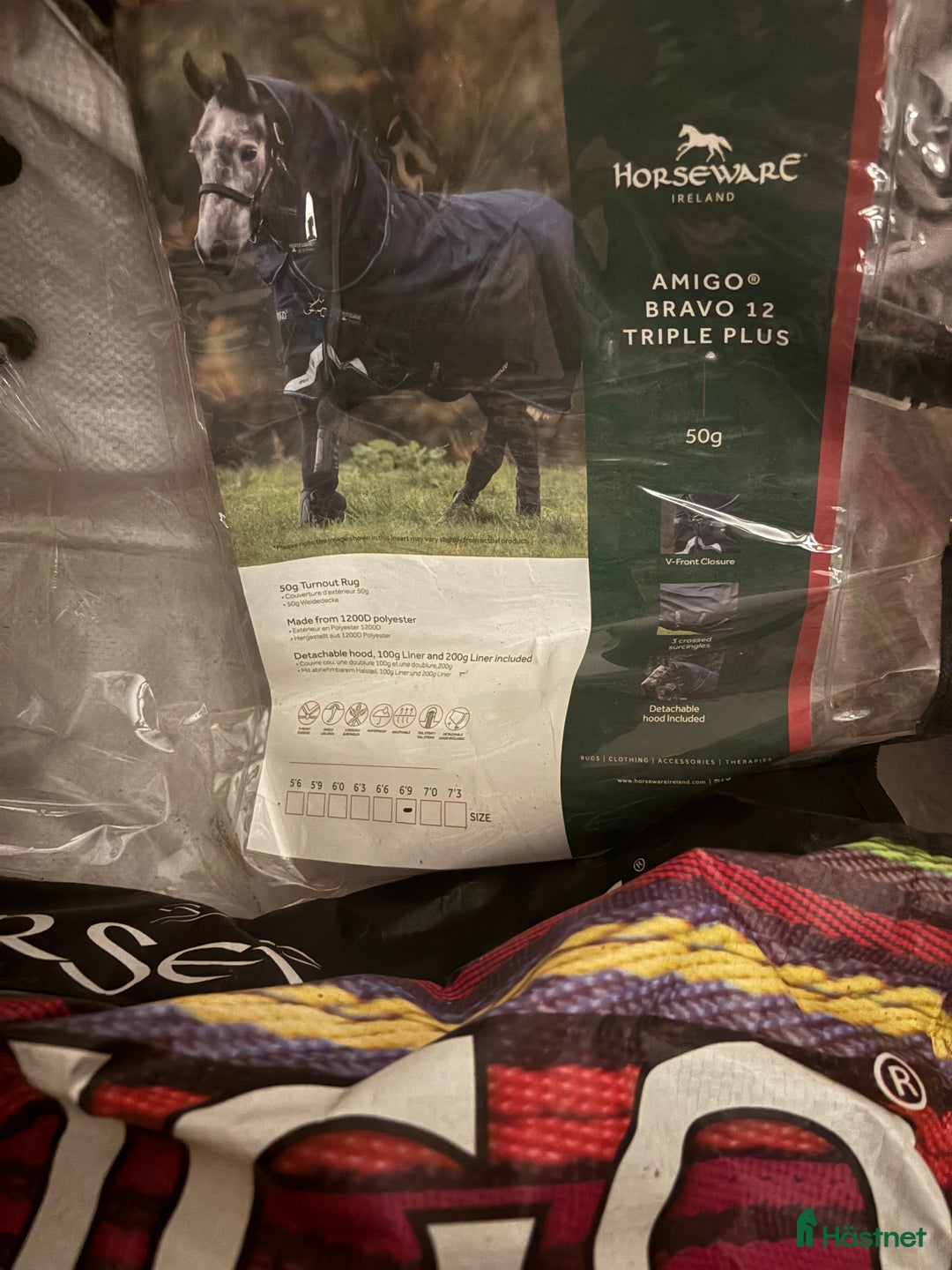 Täcken hästutrustning till salu: Täcke horseware 155 50 gram med 2 halsar  i Falköping - Annons 4