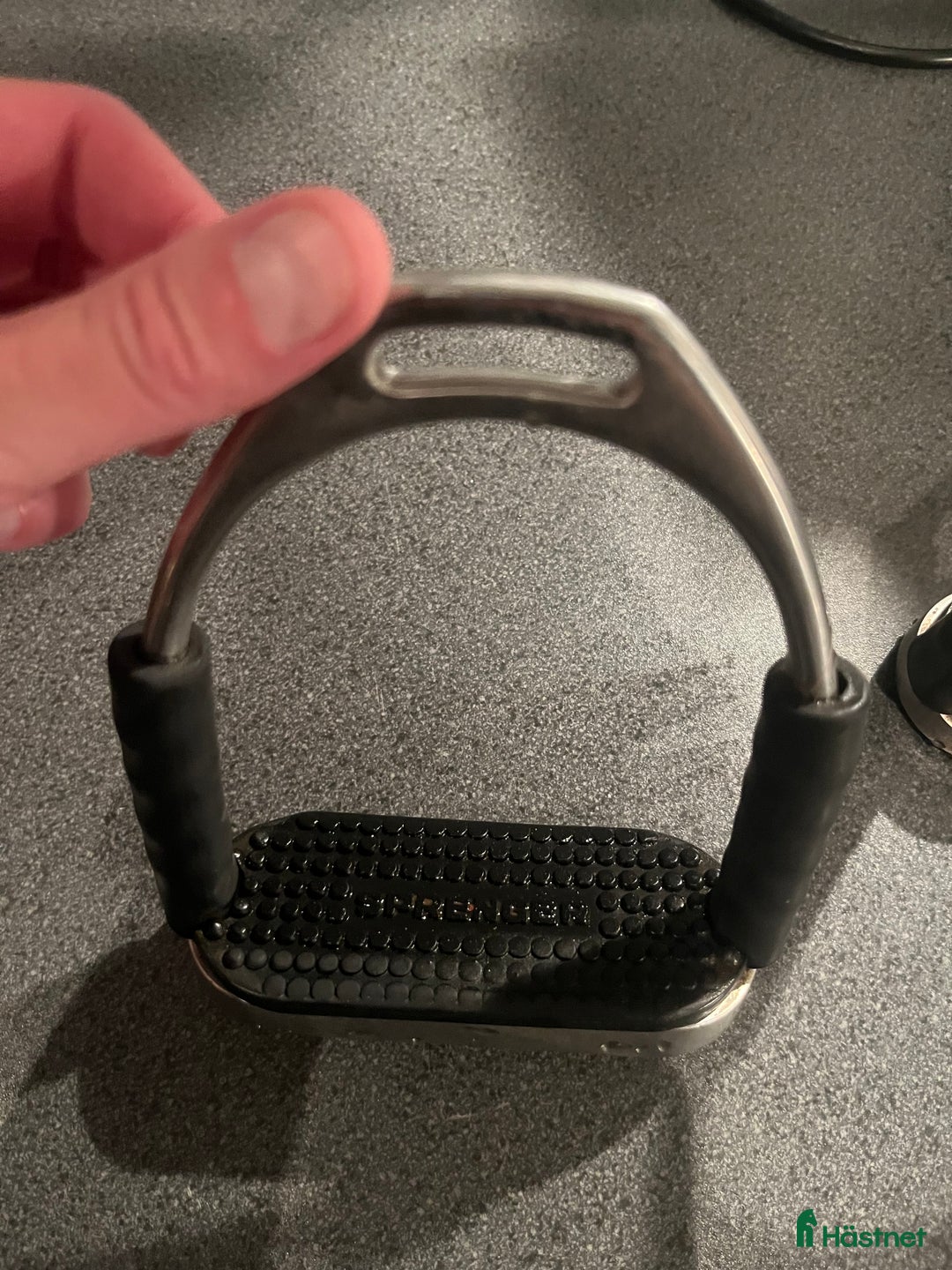 Stigbyglar hästutrustning till salu: Sprenger stigbyglar i Aneby - Annons 2