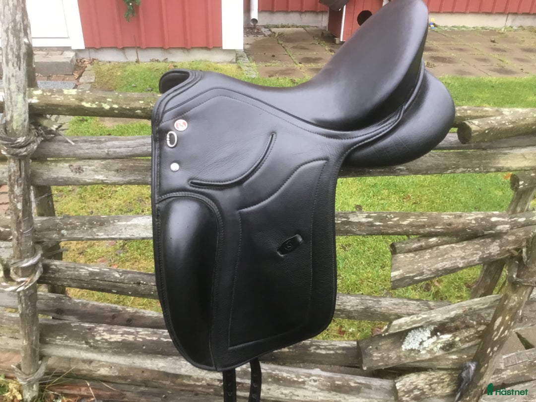 Sadlar hästutrustning till salu: Byta sadel eller byta häst 🤔 i Jönköping - Annons 1