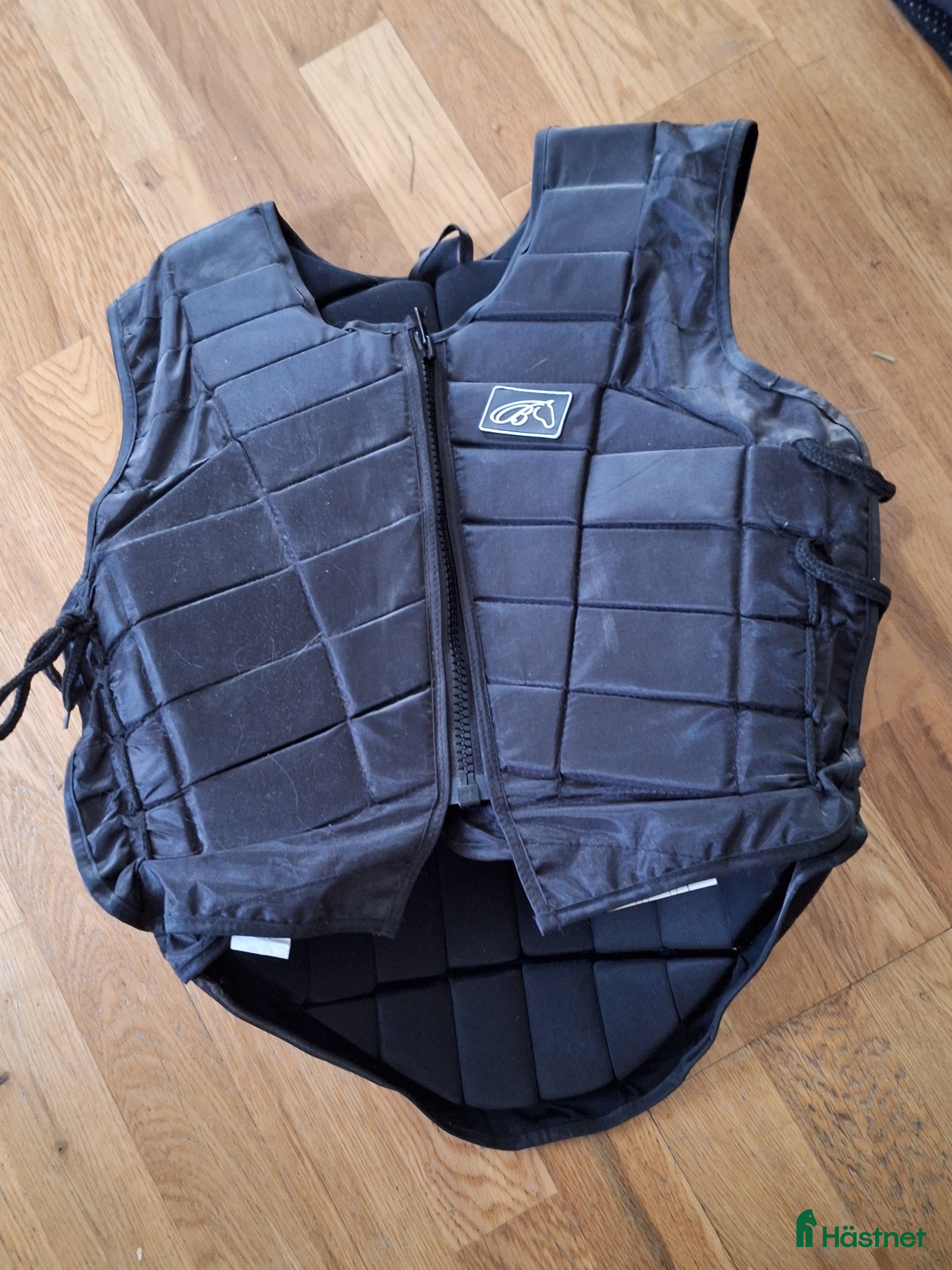 Säkerhetsvästar ryttarutrustning till salu: Säkerhetsväst barn och vuxen i Hållnäs - Annons 22
