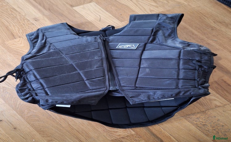 Säkerhetsvästar ryttarutrustning till salu i Hållnäs - Annons 4