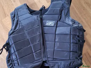 Säkerhetsvästar ryttarutrustning till salu: Säkerhetsväst barn och vuxen i Hållnäs - Annons 13