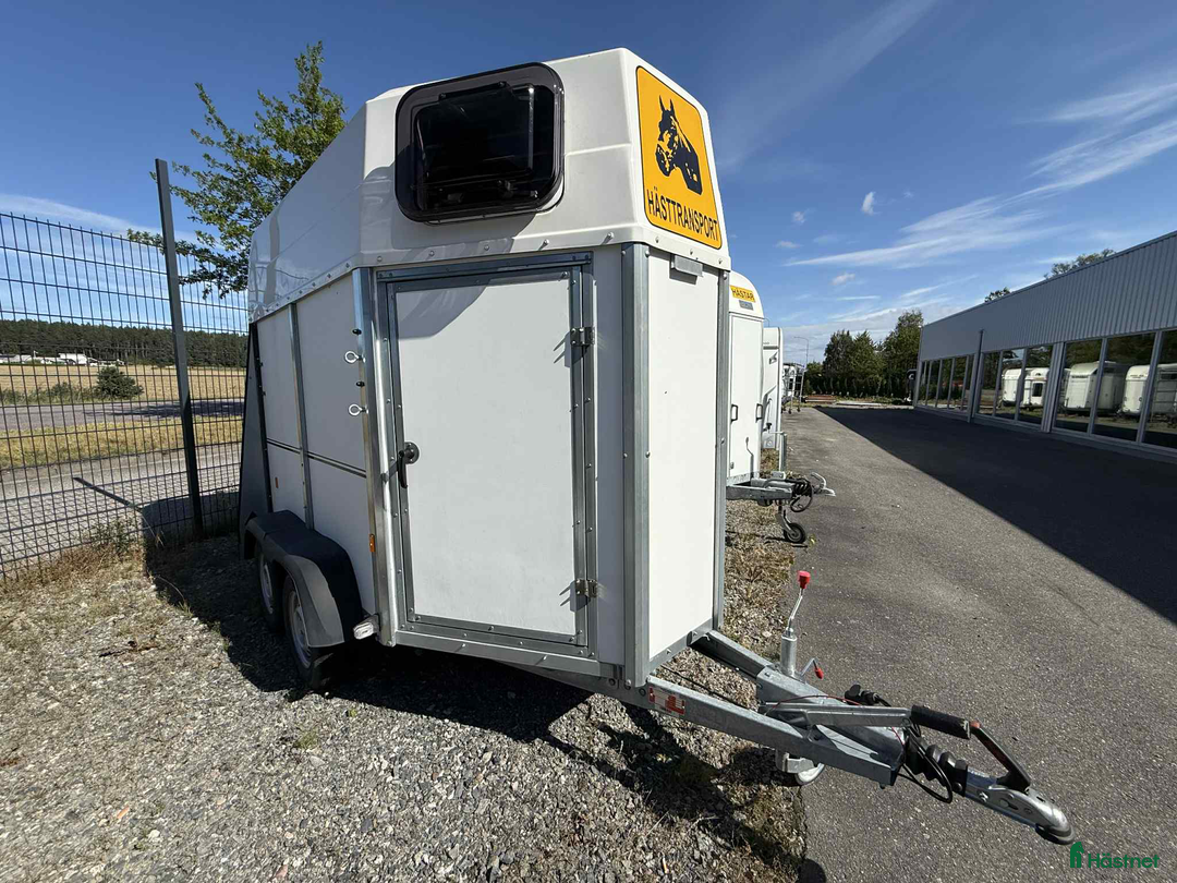 Hästtransporter  fordon & transport till salu: Hästtransport Värmlandsvagnen Classic 660 nyskick! i Köping - Annons 4