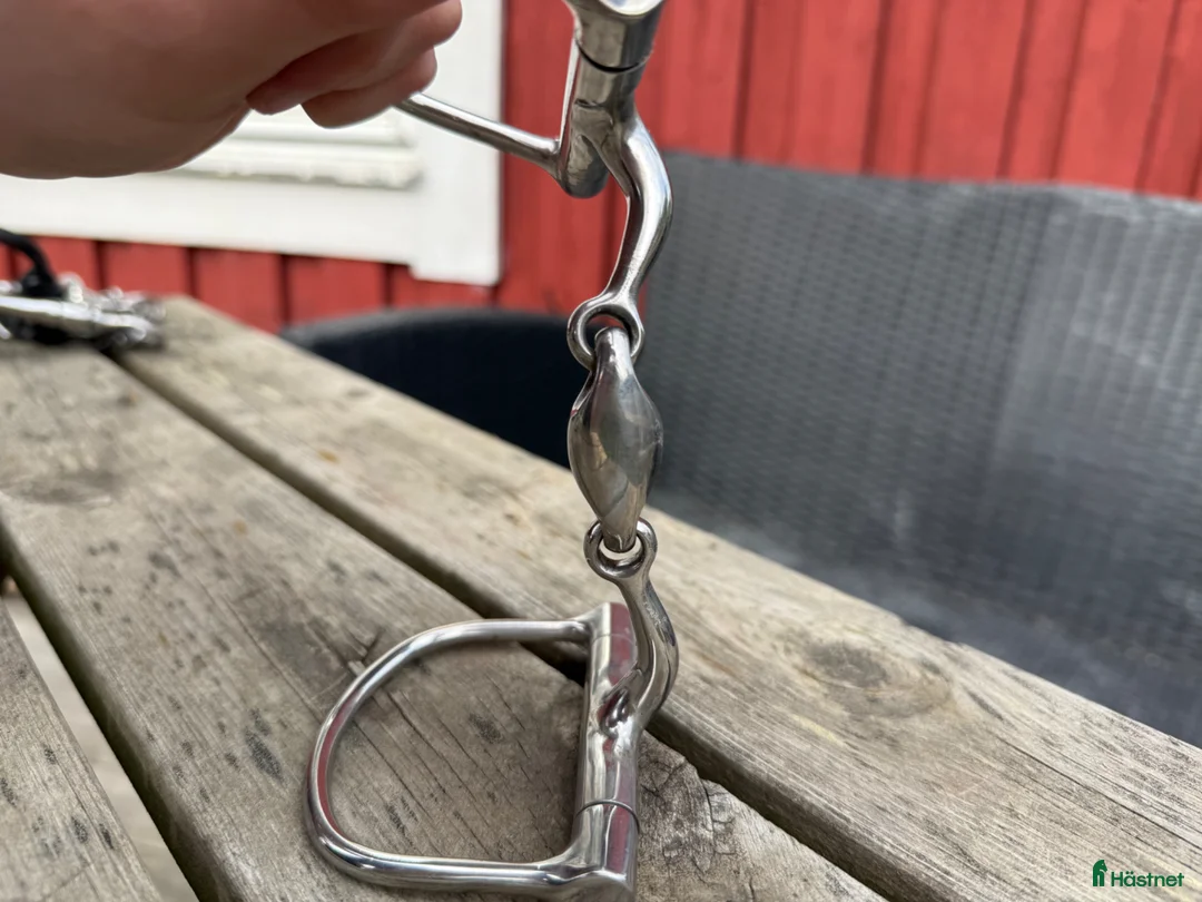 Bett hästutrustning till salu: Tre-delat D-ringsbett - Annons 2