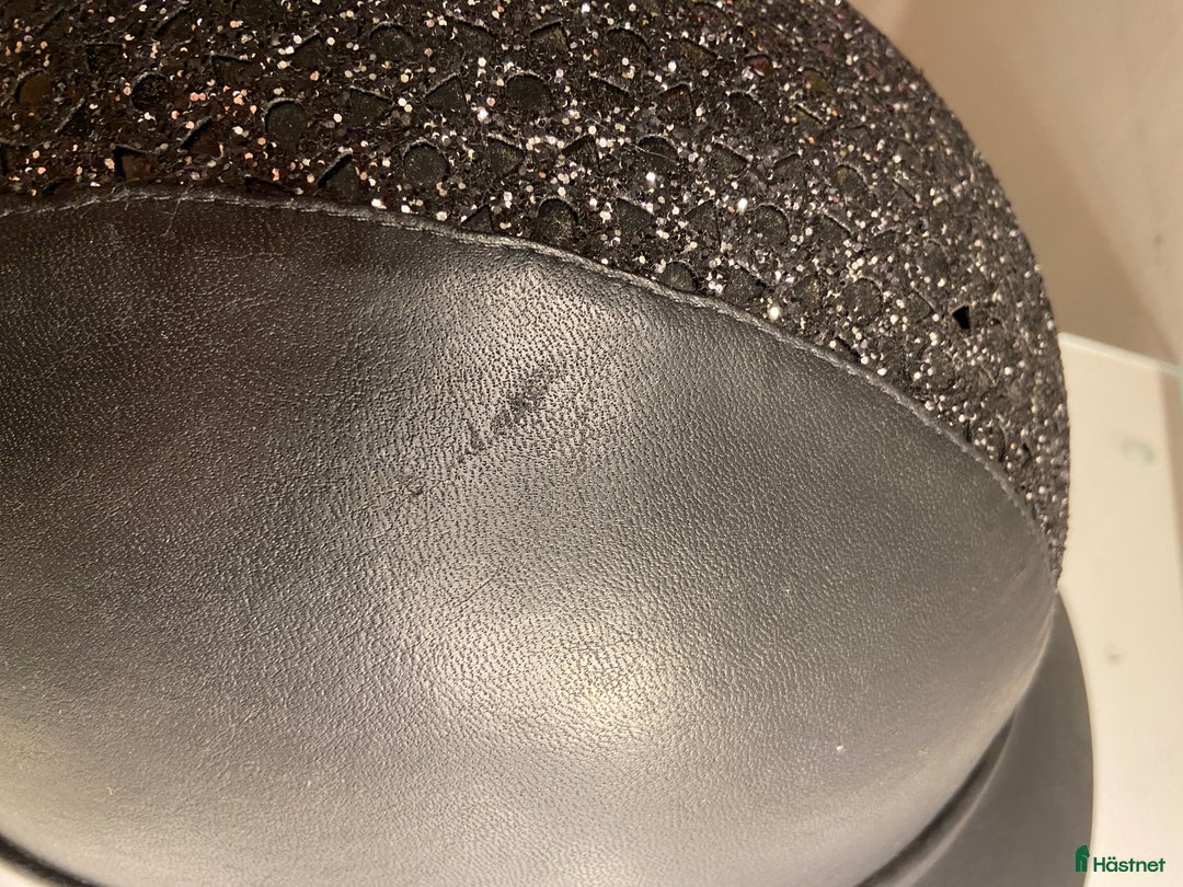 Hjälmar ryttarutrustning till salu: Super fin charles owen hjälm till salu! i Furuvik - Annons 4